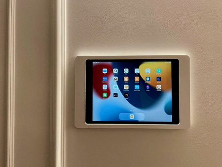 Ramka natynkowa do tabletu UNIFRAME czarny mat